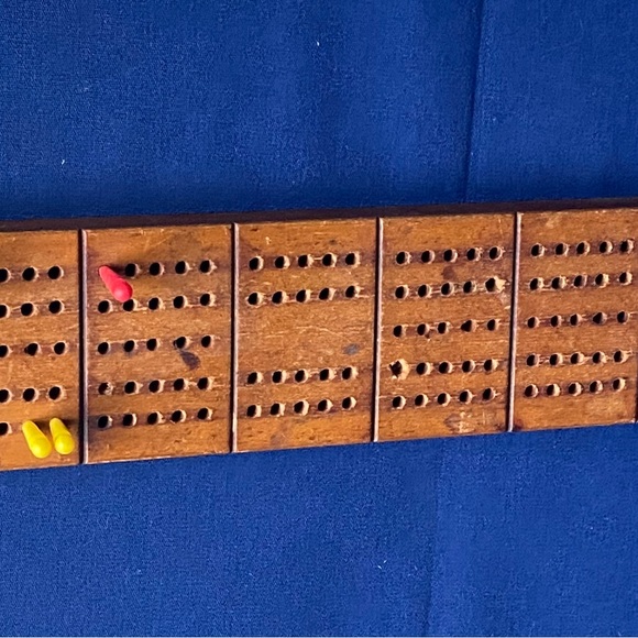 Horn McCrillis Cribbage Wood Board, No.C-17, Drueke Pegs, 2 Factory Sealed Decks - Picture 2 of 10